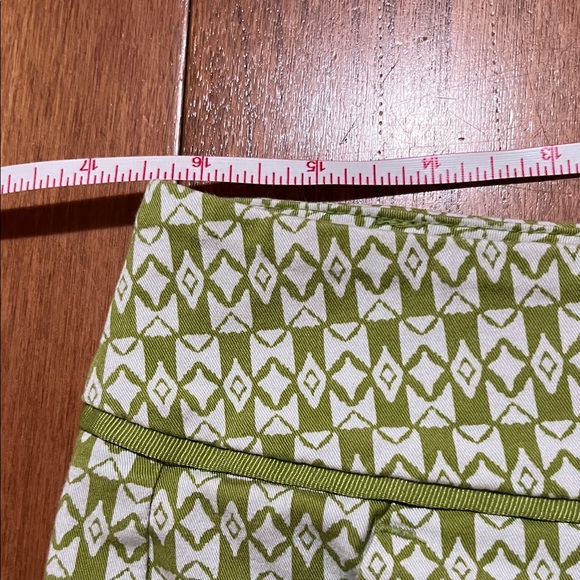 New York & Company Green Patterned Women's Shorts - Picture 5 of 5